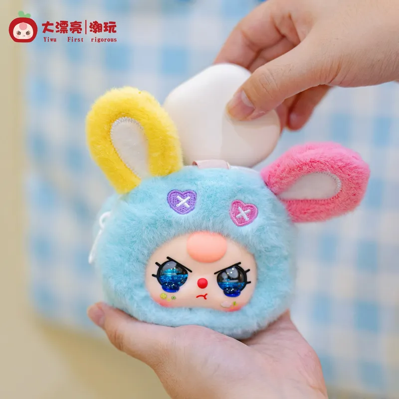 Baby Products Expo - กระเป๋าตุ๊กตาวินิลแบบสุ่มลายสามใบ ของเล่นสุดฮิต น่ารัก ใช้เป็นพวงกุญแจหรือของตกแต่ง ของขวัญเซอร์ไพรส์สำหรับเด็กผู้หญิง
